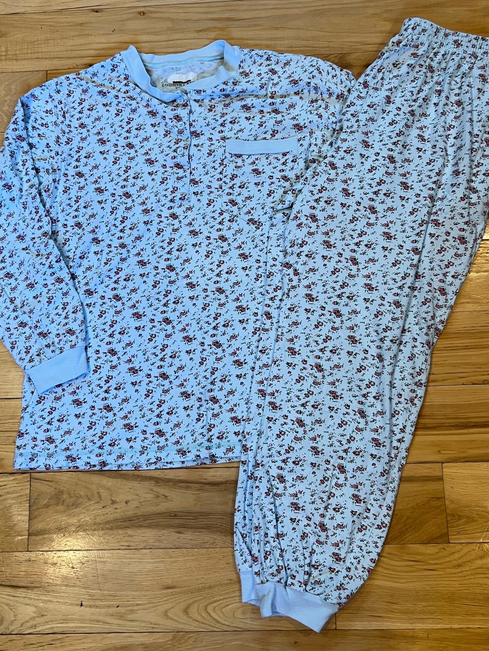 The Vermont Country Store Light Blue Floral Pajama Set women’s small